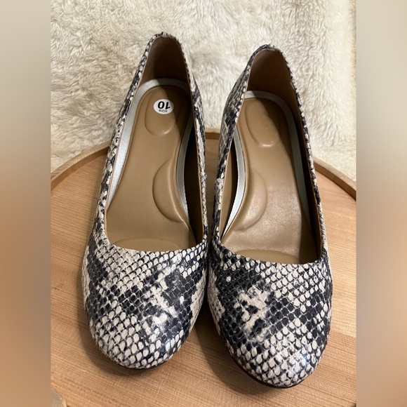 EUC Aerosoles Eye Candy Snake Print Pumps Comfy Block Heels 10W - Picture 2 of 8